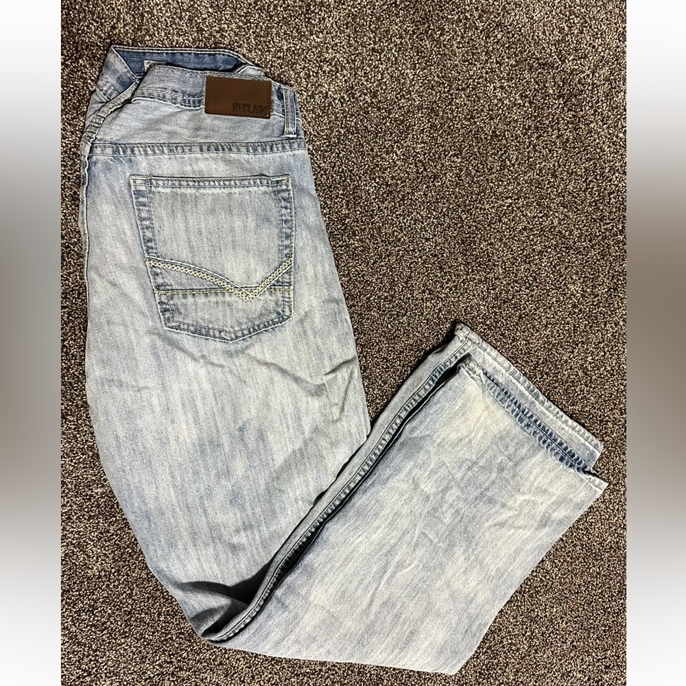 Stylish Light Blue Relaxed Fit Jeans for Men